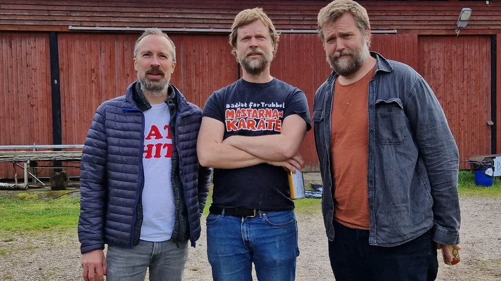 Dimma består av Olle Nilsson, Rikard Jennische och Jakob Jennische. Trion är just nu aktuell med albumet "Tät skog".