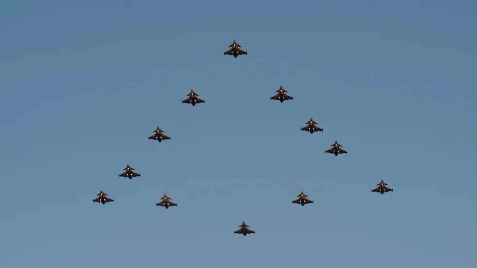 Tolv Jas-plan från Blekinge flygflottilj, F 17, bildade årets julgran.