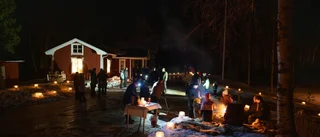 Lyktorna glimrade i mörkret – när ljusets återkomst firades