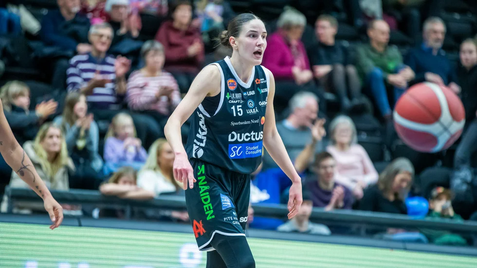 Fanny Wadling är fotskadad och genomgick en magnetkamaraundersökning somtidigt som lagkamraterna besegade Visby med 99-58.