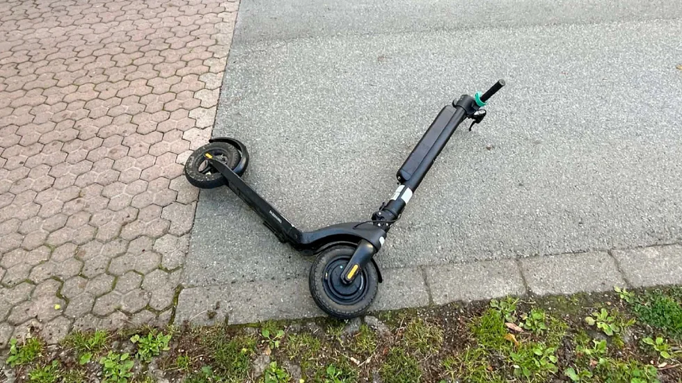 En 38-årig man har åtalats för att ha stulit två elsparkcyklar i Johannelund. (Bilden är hämtad ur förundersökningen.) 