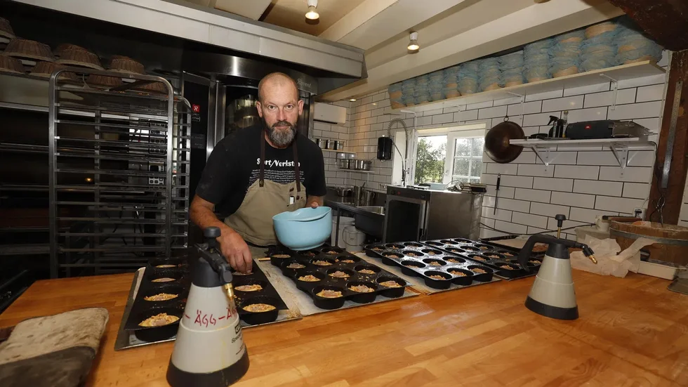Johan Sörberg lämnar Hela Sverige bakar och satsar mer på den egna gården – och bageriet Svartverkstan i Trantorp utanför Eskilstuna.
