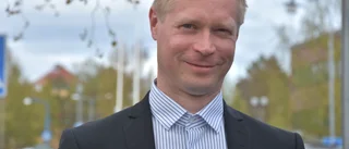Moderat toppnamn hoppar av politiken • Därför lämnar han sitt uppdrag: "Jag ska ta ett steg tillbaka"