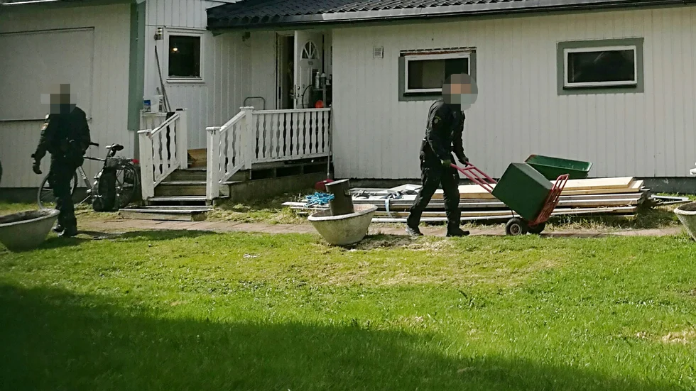 Polisen beslagtog vid husrannsakan på den här andressen bland annat kassaskåp ocj pärmar. 