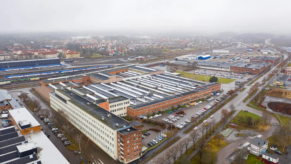 Att lägga polisstationen i ASSA:s gamla fabriksbyggnader är inte rationellt, inte strategiskt eller försvarbart över huvud taget, skriver B Carlsson.