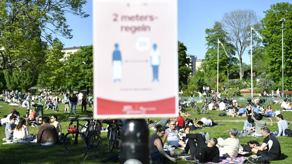 Stockholmare njöt av vårvärmen i maj 2020 – med eller utan social distansering.