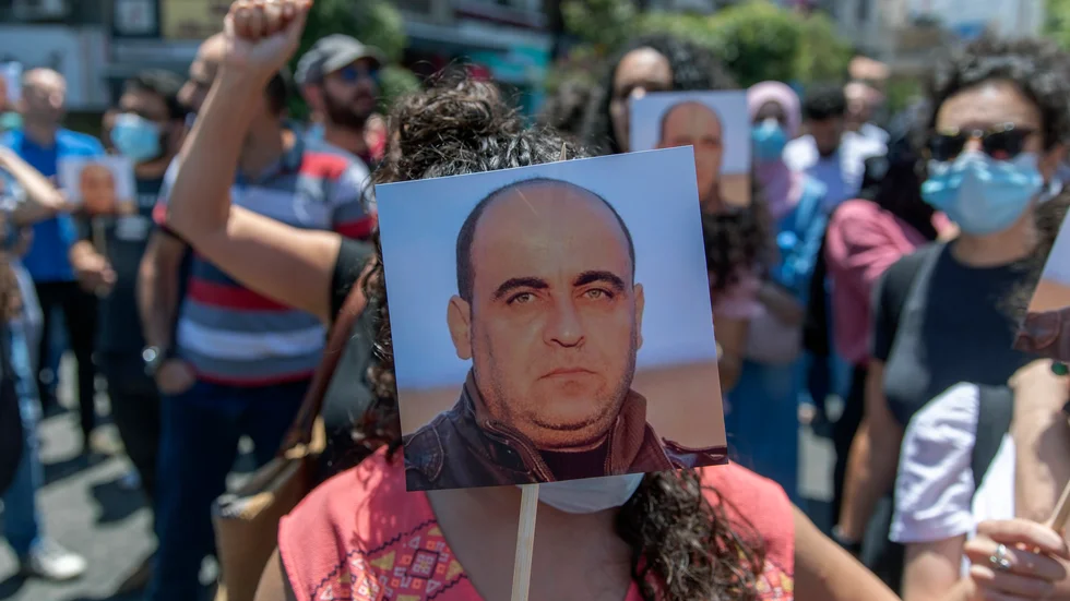 Demonstrationer i juni i år i Ramallah efter att aktivisten Nizar Banat misshandlats till döds efter att han gripits av palestinska säkerhetsstyrkor. Arkivbild.