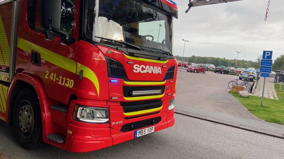 Räddningstjänsten var snabbt på plats efter larmet. Ägirgatan ligger bara några stenkast från brandstationen i Eskilstuna.