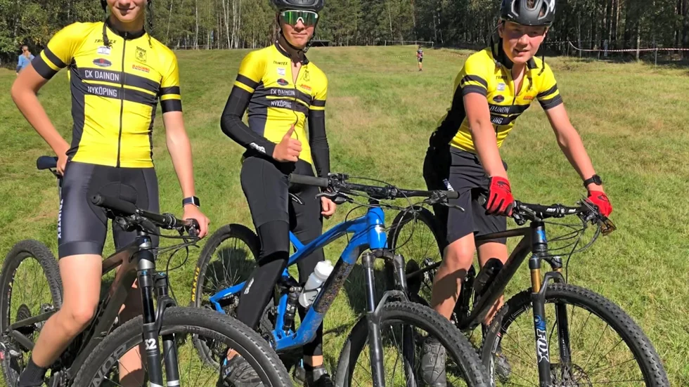 CK Dainons August Jacobsen, Melker Högberg och Victor Jacobsen vurpade alla på Vingåkers deltävling i Sörmlandsserien men cyklade ändå till sig bra placeringar.