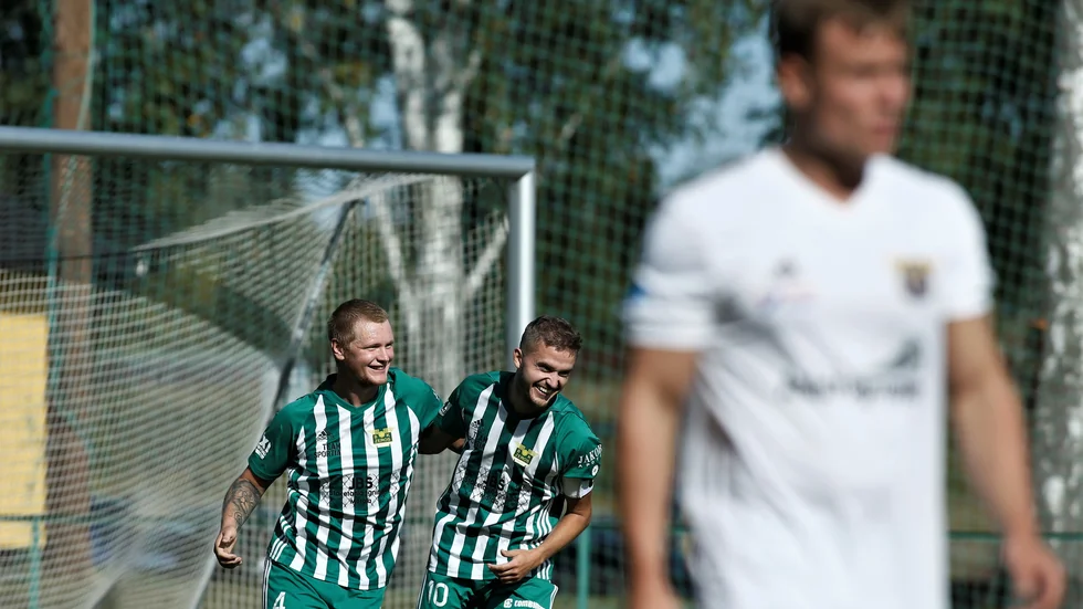 Joel Johansson och Mattias Jansson, här i senaste segern mot Malmslätt, fick jubla igen på Svartåvallen på fredagskvällen. BK Zeros vann den svåra bortamatchen mot Boxholm.