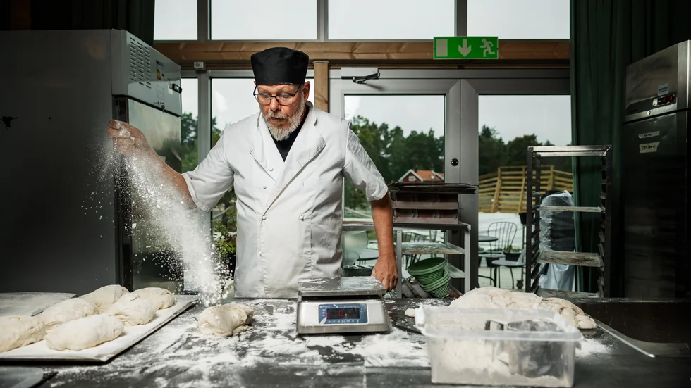 "Att jobba med stenugnsgräddat surdegsbröd är ett hantverk. Nu är jag tillbaks till det genuina igen", säger Mats Helin.