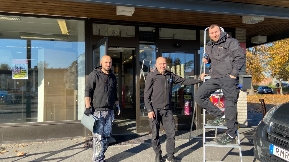 Det är full snurr på renoveringsarbetet för bröderna Duraid Shamoon, Qosai Shamon och Leden Shamoon som snart öppnar matbutik i Nävertorp.