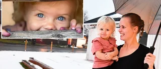 Bilden med blåbär på fingrar och runt munnen blev läsarnas favorit: "Mamma började att gråta av glädje"