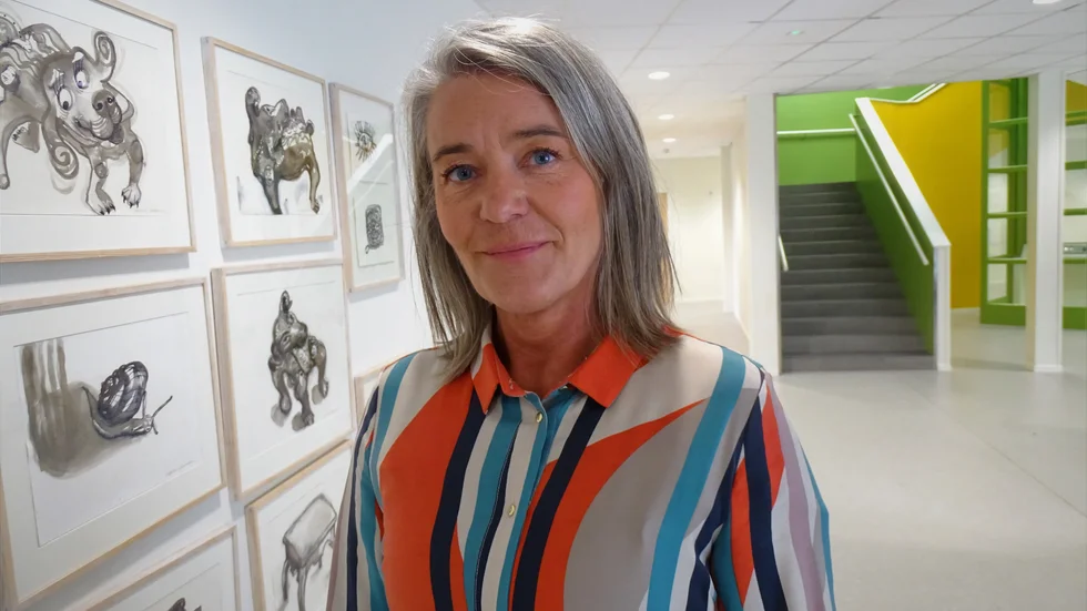 "Personalen här är noga med hur de tar bilderna så det inte går att identifiera eleverna.", säger Fröslundaskolans rektor Jannice Kloibhofer.