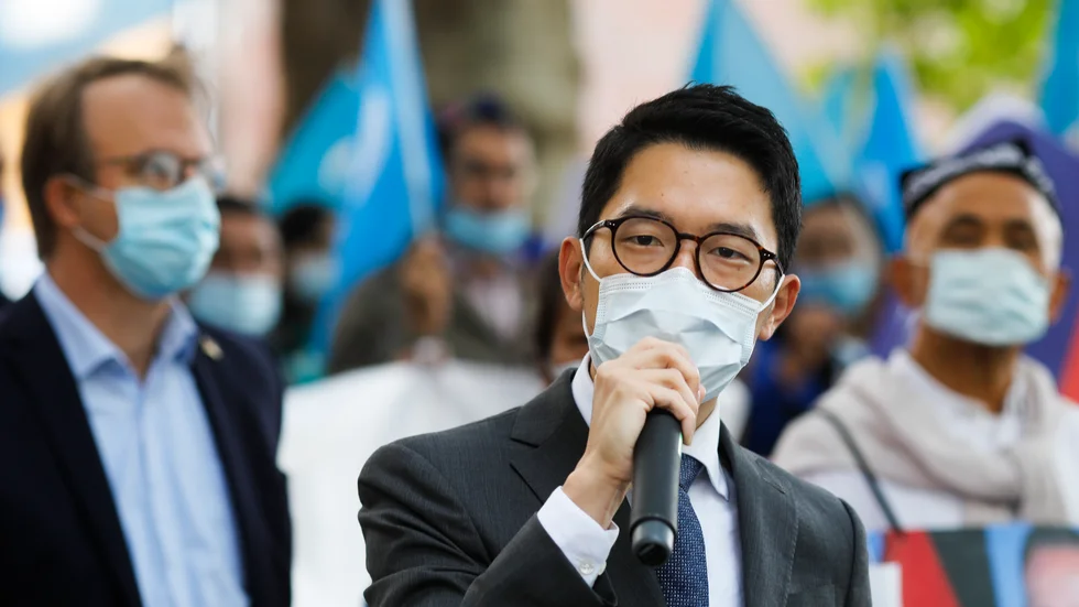 Demokratiaktivisten Nathan Law under ett tal i september 2020.