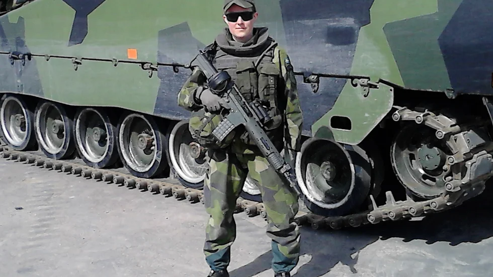 Sara Trygg sökte arbete på andra avdelningar inom försvaret men fick nej, efter att de hört saker om henne, berättar hon.