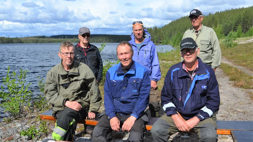Sex av de åtta ideellt arbetande från Jakt och fiskevårdsföreningen: Curt Falk, Sture Bryggman, Stig Eriksson, Åke Fjällström, Lennart Åhman och Leif Sundqvist. Saknas på bilden gör. Terje Boqvist och Risto Luukinen.  