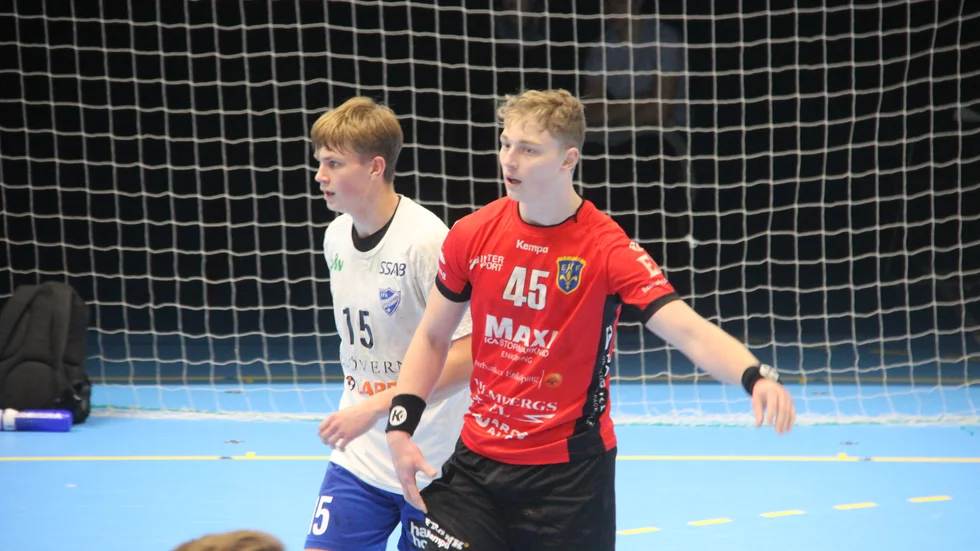 Gustav Wedholm kommer in och får göra två viktiga mål för sitt EHF mot Nyköping.