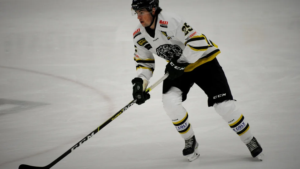 Maximilian Popovic gjorde två av ESK:s mål mot Vännäs.