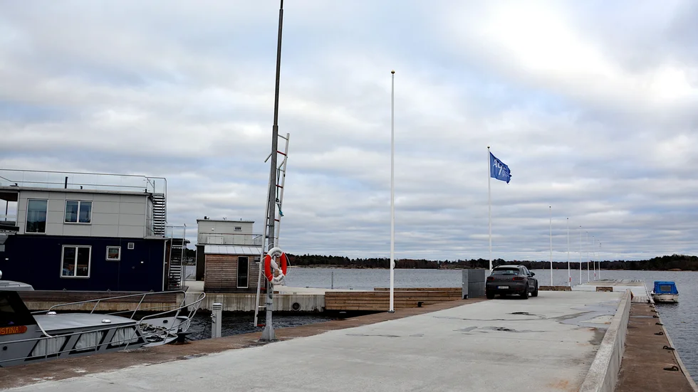 Aquavillorna vid Skeppsbrostaden och början av piren, som så småningom kommer vara 200 meter och skydda villorna och båthamnen från vågor.