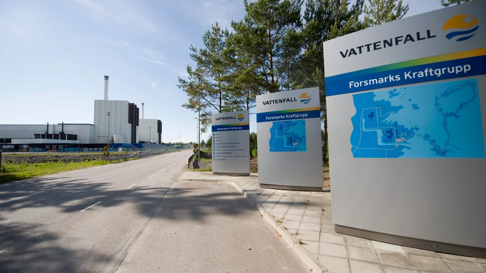 "En tydlig majoritet, två av tre svenskar, vill behålla kärnkraften, trots detta hörsammas inte folkets åsikt", skriver debattören. 