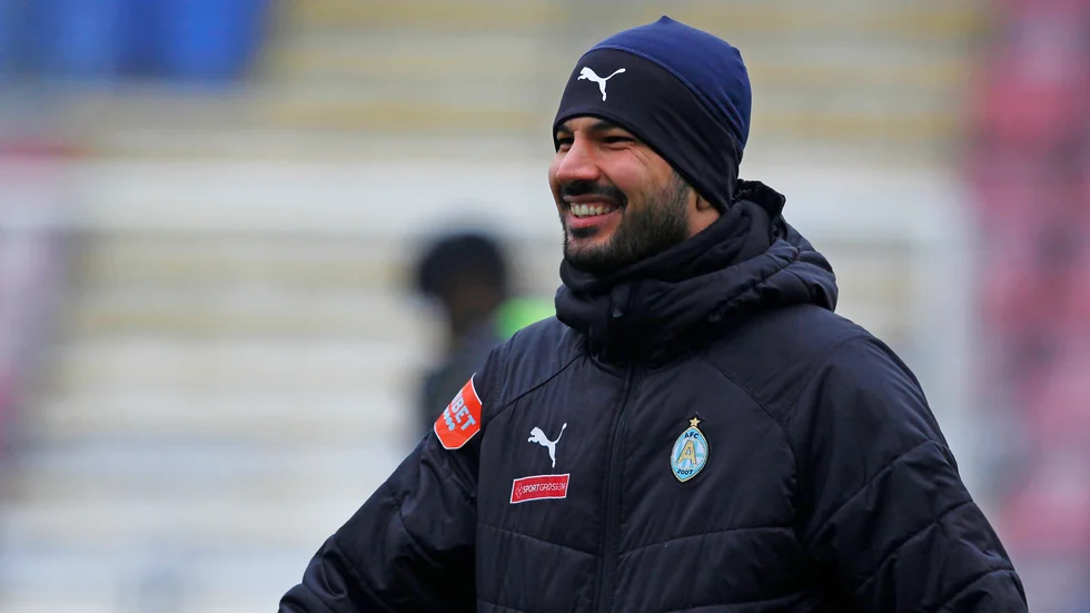 AFC:s sportchef Jawad Al Jebouri hoppas få in ytterligare en försvarsspelare i truppen.