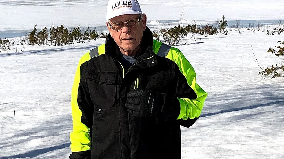 Herbert Öqvist bor på Långön och använder sig av pendlingsbåten men efter den senaste höjningen tror han att det blir färre resor. Avgiften har på några år gått från 60 kronor per resa och person till 120 kronor.