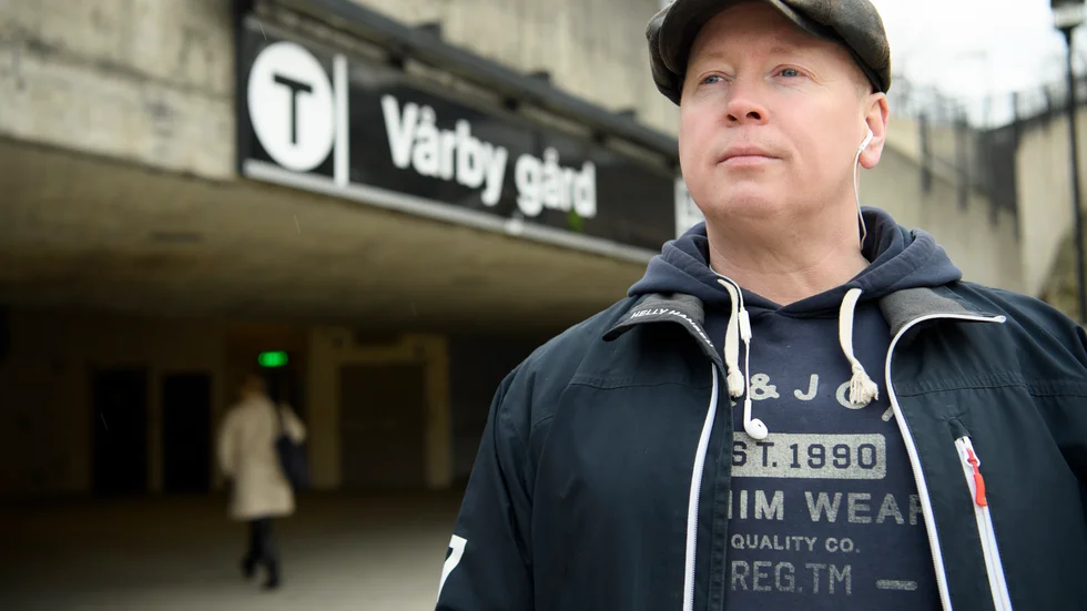 Polisen Reine Berglund har jobbat många år mot kriminella grupperingar i Vårby gård. Han önskar att polisen hade ordentligt med resurser för att kunna lägga tryck mot de aktörer som försöker ta vid när nu stora delar av det så kallade Vårbynätverket sitter frihetsberövade.
