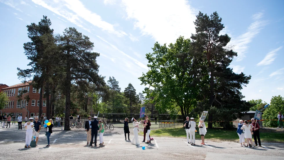 "Det är extra synd om dem som tar studenten i år."