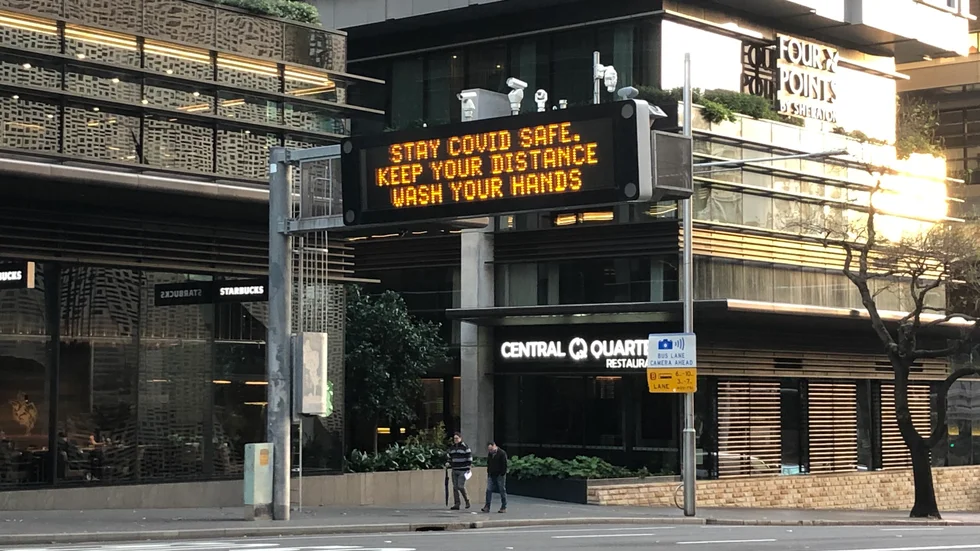 Gatorna i centrala Sydney gapar åter tomma. Bild från nedstängningen i maj i fjol.