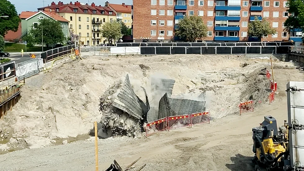 Från och med måndagen den 21 juni ändras sprängtiderna vid bygget vid Slottsskolan. Nya tider är 10 och med reservtid klockan 16.