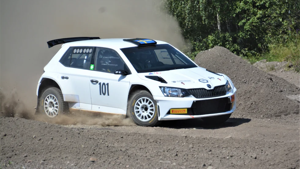 Eskilstuna MKs Per Göthberg med Andreas Svedberg i Skoda Fabia R5 segrade söndagens sprint i Ekebygropen.