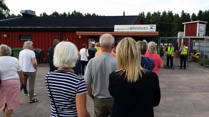 Bild från bilbingot på Rönninge IP när det inte rådde en pandemi.