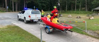 Fiskebåt tappade propeller och drev mot ö – två personer fanns ombord