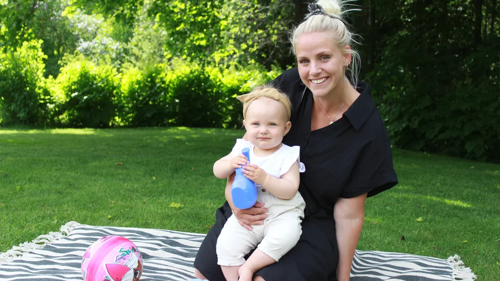 Elin Tell blev mamma till Majken i april förra året. Då var hon 30 år, som var den vanligaste åldern, på de som blev mammor i landet – och i Hultsfreds kommun i fjol. 