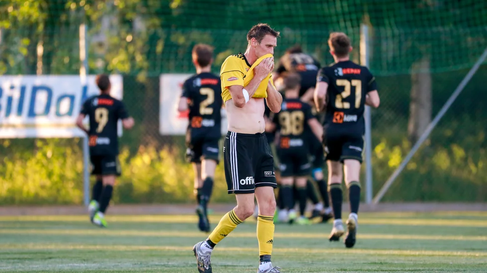 Skellefteå FF vann den svårspelade bortamatchen mot Notviken med 0–2 under måndagskvällen.