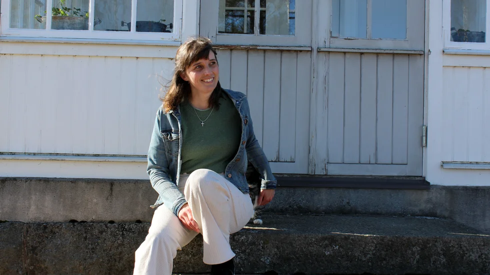 Författaren Rebecka Fredriksson gästar när KAiM, Litteraturnod Vimmerby och Filmbyn Småland arrangerar frukostmöte på lördag.