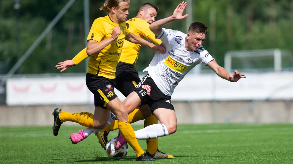 Ungdomslandslagsmannen Alem Nezirevic, här i derbyt mot Mjölby AI hemma i somras, uppges av en fotbollssajt vara aktuell för en svensk och två italienska toppklubbar.