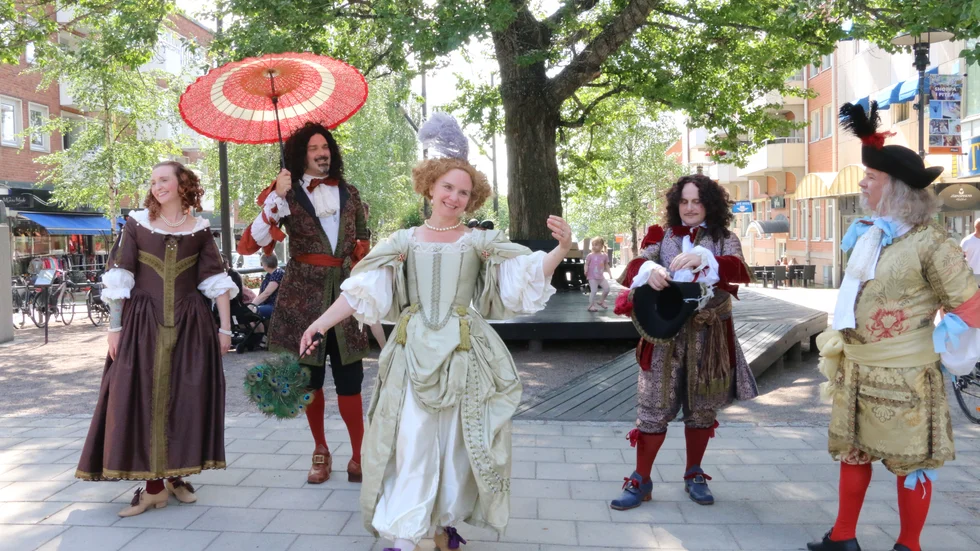 Dansgruppen består av Viveka Sjölund, Daniel Brånn, Ulrika Gill, Patrik Blom och Anders Fjellström. 