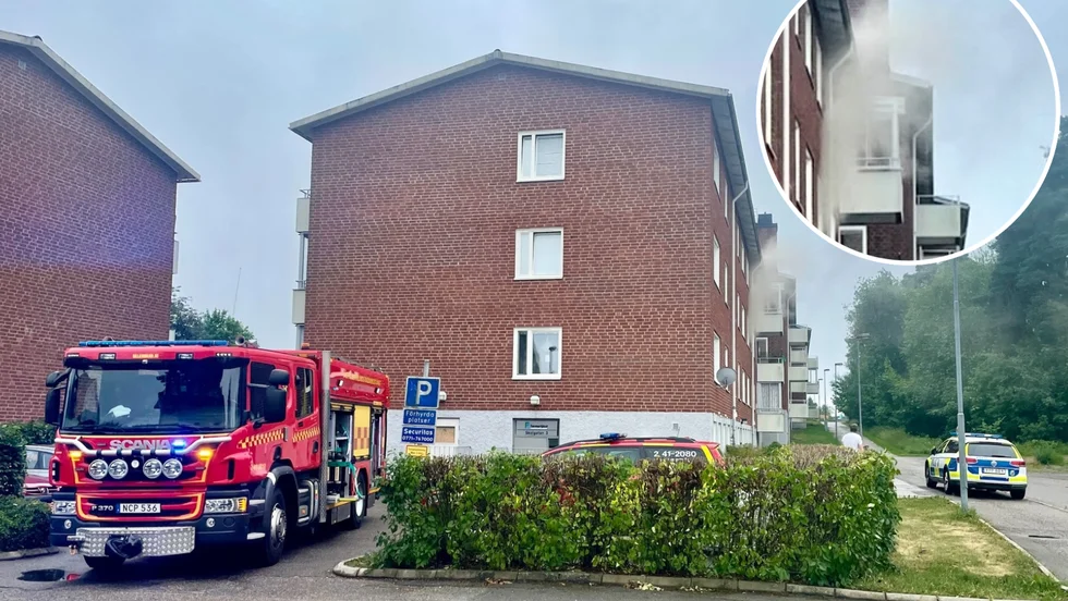 Polis, Räddningstjänst och ambulans tog sig till den brinnande trerumslägenheten. Vad som orsakat branden står ännu oklart. 