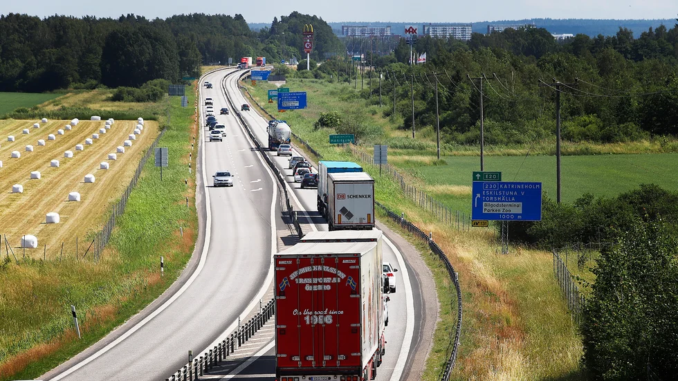På E 20 mellan Trafikplatserna Årby och Marielund har flera viltolyckor skett i anslutning till öppning i staketet och vegetationen, skriver signaturen "Bilist".