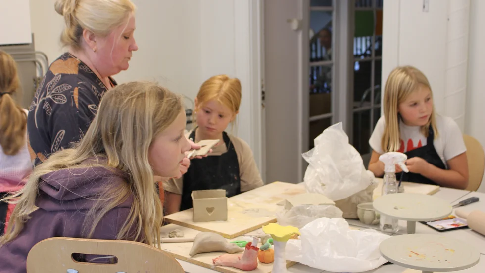 "Lustfyllt och idérikt", så beskriver Jenny Tidman keramiklektionerna på Kulturskolan.