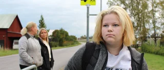 Ronja bor 12 minuter från skolan – men skolbussen tar en timme