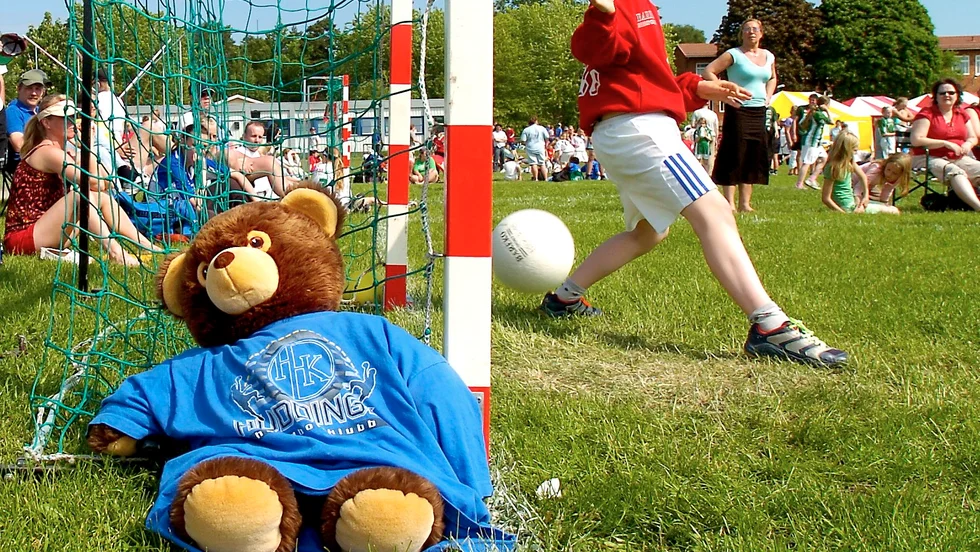"Aktuell statistik visar att pandemin har slagit hårt mot barn- och ungdomsidrotten. Under 2020 minskade antalet idrottsaktiviteter med över en halv miljon, vilket innebär sex miljoner färre deltagartillfällen", skriver författarna till debattartikeln.