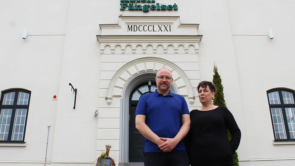 Staffan Bergström och Therese Larsson ångrar inte att de tog över Hotell Fängelset.
