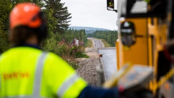 Svevia har fått uppdrag att utför bärighetshöjande åtgärder längs E45 mellan Akkavare och Moskosel. Kontraktet är värt cirka 58 miljoner kronor.
