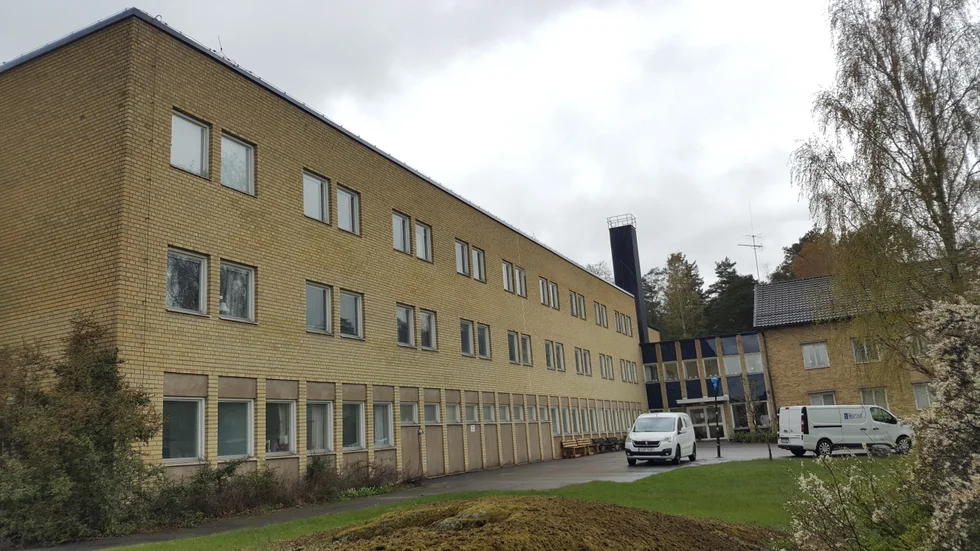 Hösten 2023 ska förhoppningsvis ett nytt särskilt boende stå klart i Gamleby. Fram tills dess kommer Erneborg, som sjunger på sista versen, lappas och lagas, enligt socialchef Jörgen Olsson.