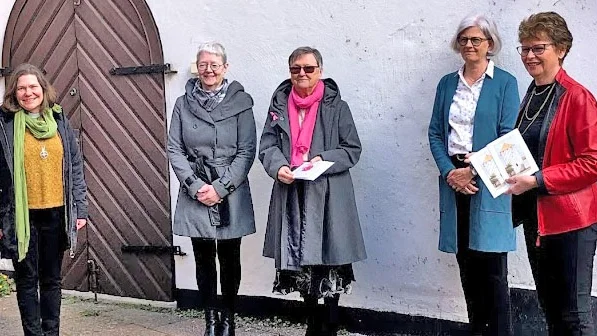 Eva-Mari Karlsson Kempi från Familj till familj, Gun Eriksson och Yvonne Larsson från Bröstcancerföreningen Rosa samt Rebeckasystrarna Madeleine Gottfridsson Endrell och Anne-Louise Bohrn