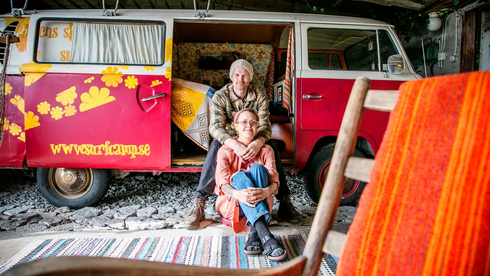 Genom sin bus & breakfast-verksamhet får Calle Larsson och Jenny Möllerström utlopp för sin passion för nomadlivet.