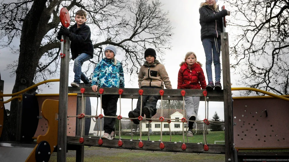 "Jag vill kunna gå på fritids med min brorsa", säger William Backlund. Varken han, Svea Pettersson, Victor Backlund, Frö Broady eller Adela Larsson vill gå i skolan någon annanstans än i Ekeby. "Det är lugnare, bättre, här", säger Svea Pettersson.